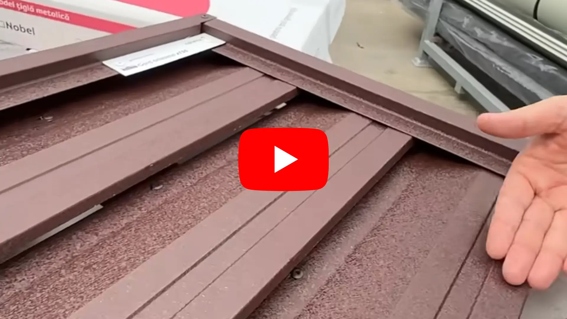 x135, finisaj Briliant Duo, culoare maro ciocolatiu - RAL 8017